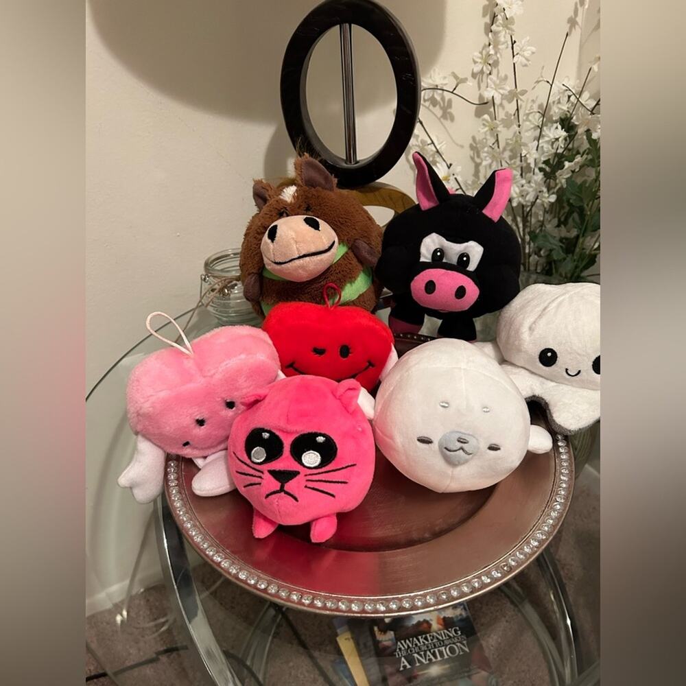 Lot of 7 stuffed characters and animals